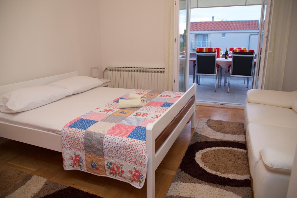 Antonija Apartments With Pool ビオグラード・ナ・モル エクステリア 写真