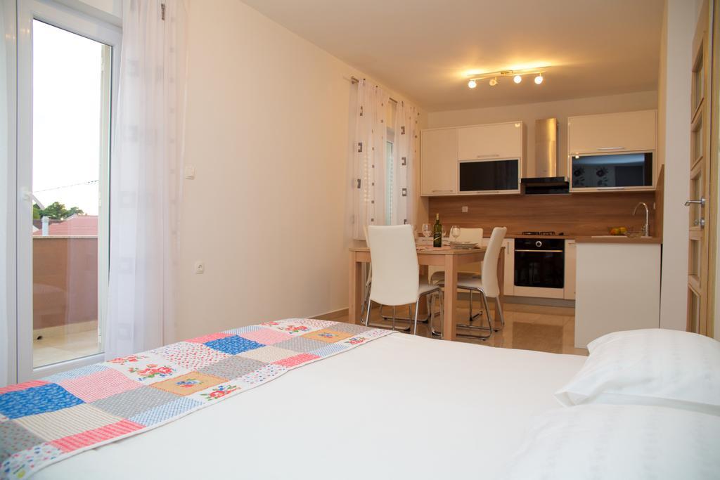 Antonija Apartments With Pool ビオグラード・ナ・モル エクステリア 写真