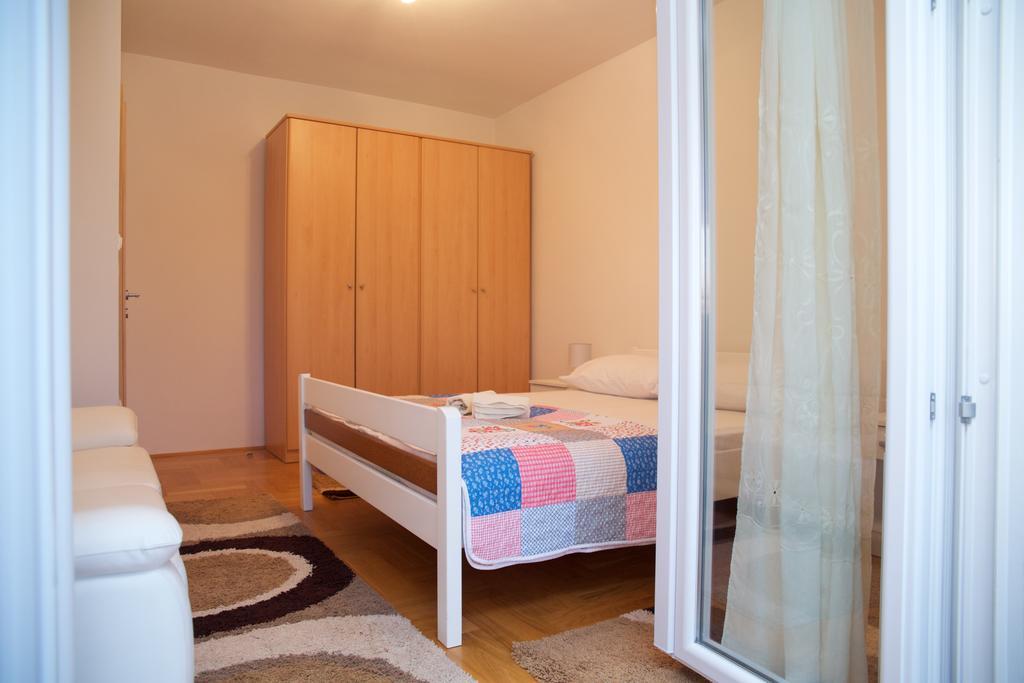 Antonija Apartments With Pool ビオグラード・ナ・モル エクステリア 写真