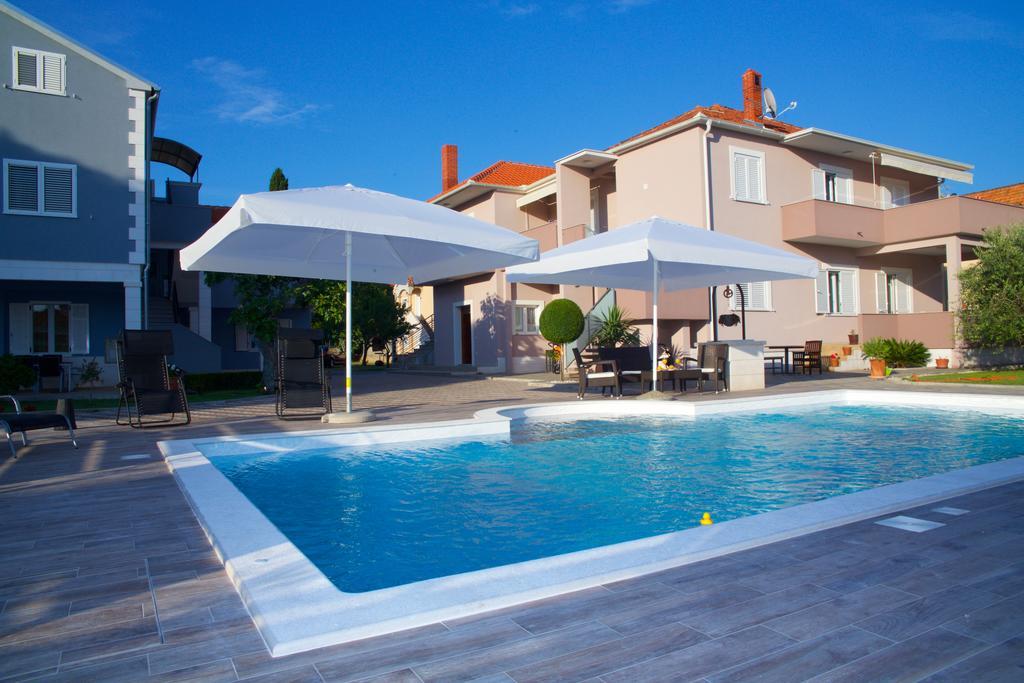 Antonija Apartments With Pool ビオグラード・ナ・モル エクステリア 写真