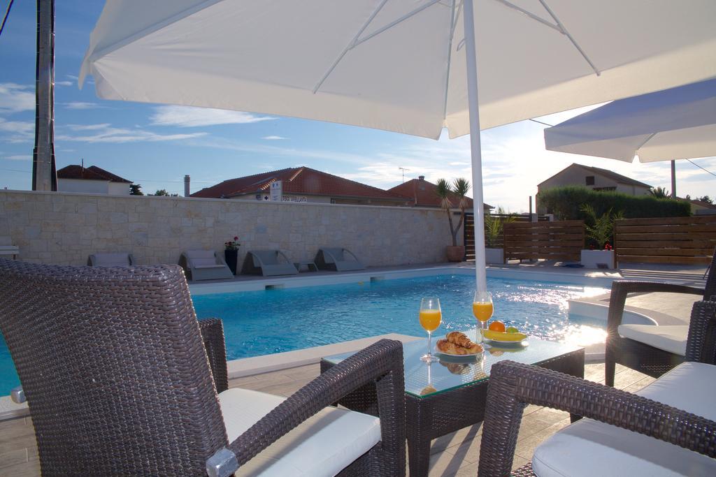 Antonija Apartments With Pool ビオグラード・ナ・モル エクステリア 写真
