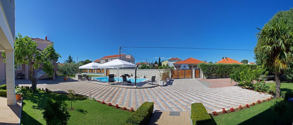 Antonija Apartments With Pool ビオグラード・ナ・モル エクステリア 写真