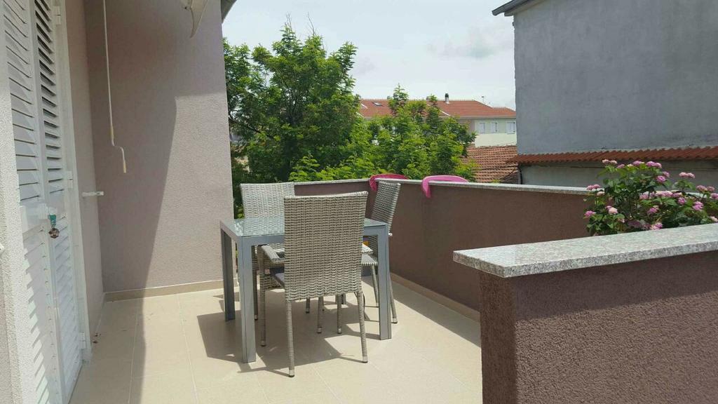 Antonija Apartments With Pool ビオグラード・ナ・モル エクステリア 写真